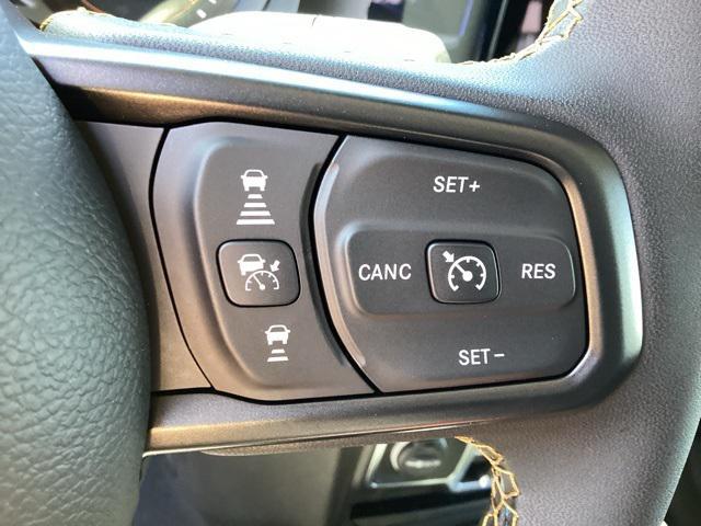 new 2025 Jeep Gladiator car, priced at $44,577