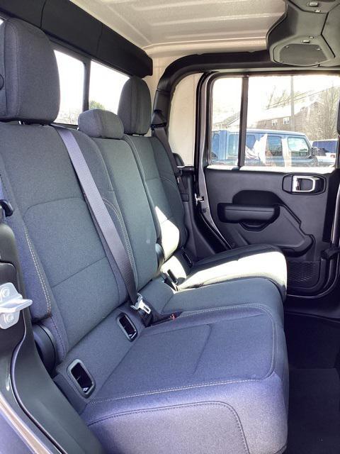 new 2025 Jeep Gladiator car, priced at $44,577