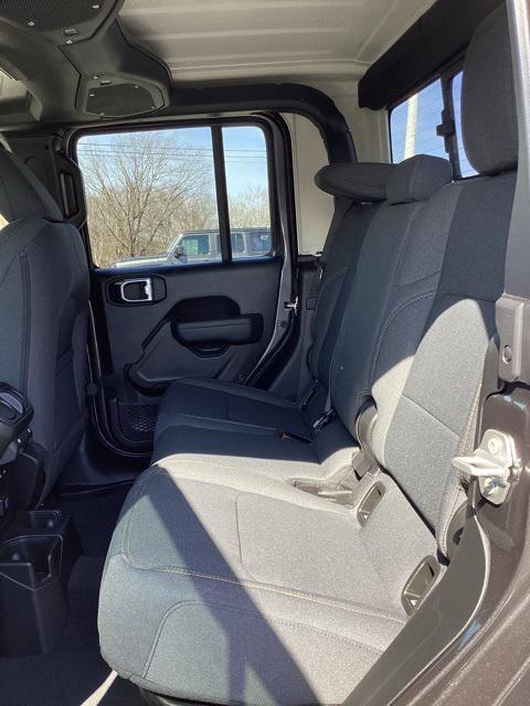 new 2025 Jeep Gladiator car, priced at $44,577