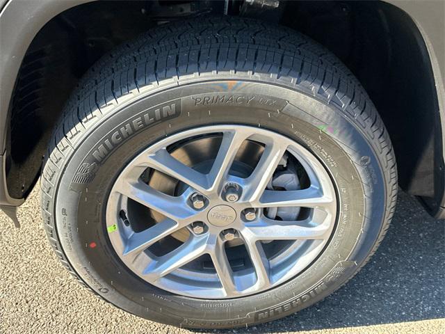 new 2025 Jeep Grand Cherokee car, priced at $41,920