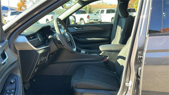 new 2025 Jeep Grand Cherokee car, priced at $41,920