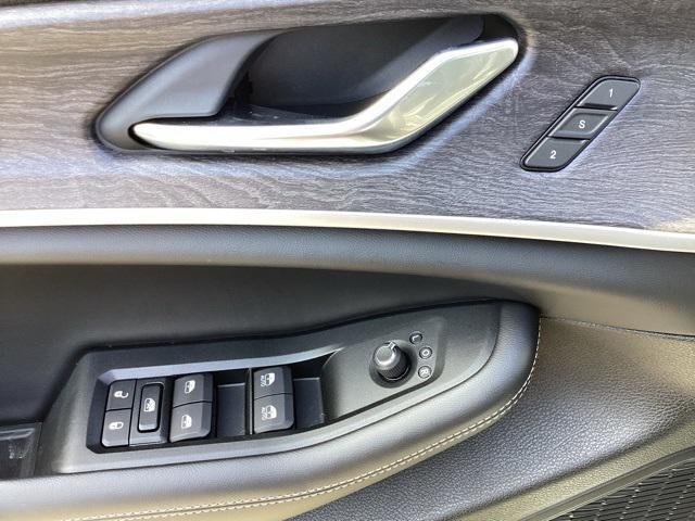 new 2025 Jeep Grand Cherokee car, priced at $45,056
