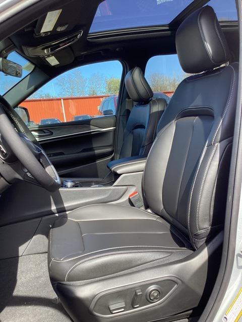 new 2025 Jeep Grand Cherokee car, priced at $45,056