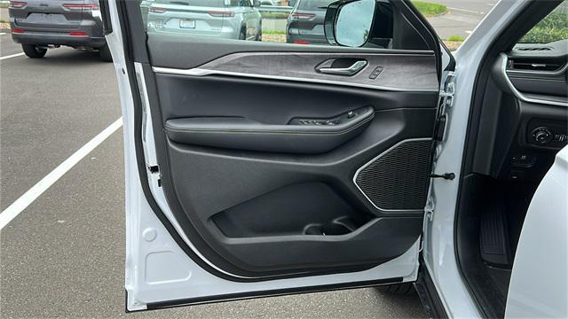 new 2025 Jeep Grand Cherokee car, priced at $47,271