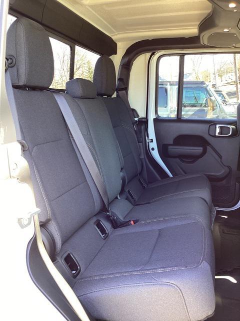 new 2025 Jeep Gladiator car, priced at $45,477