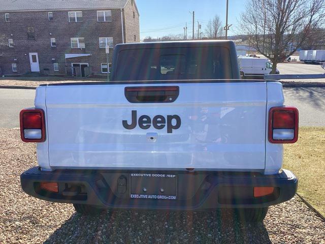 new 2025 Jeep Gladiator car, priced at $45,477