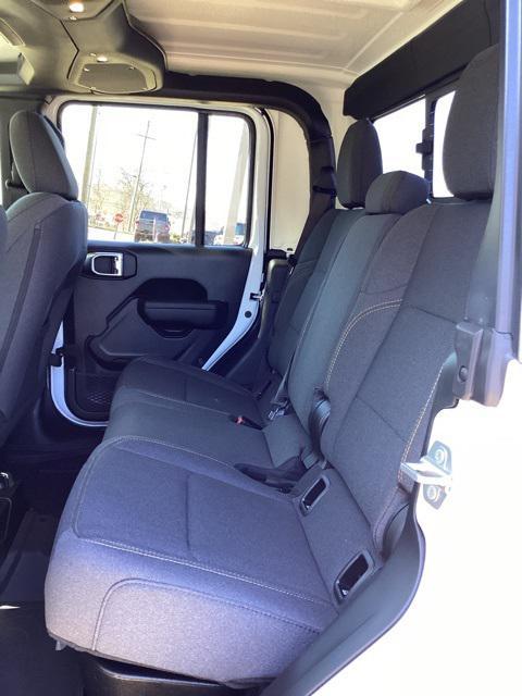 new 2025 Jeep Gladiator car, priced at $45,477