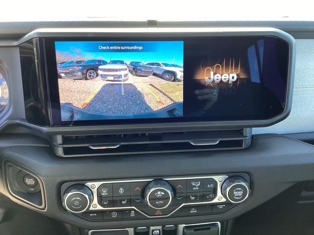 new 2025 Jeep Gladiator car, priced at $45,477
