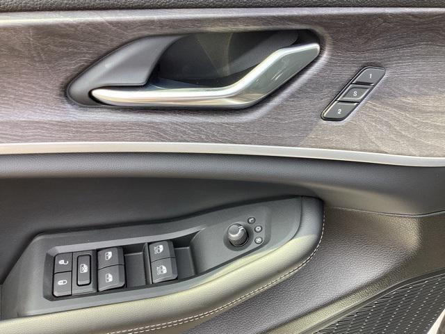 new 2025 Jeep Grand Cherokee car, priced at $46,247