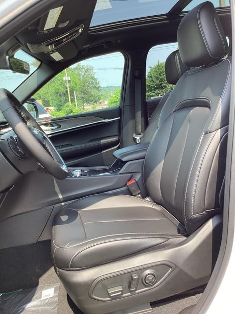 new 2025 Jeep Grand Cherokee car, priced at $46,247