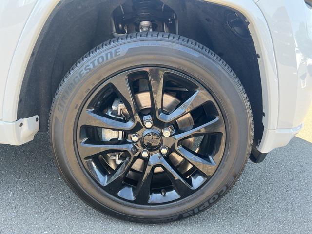 used 2022 Jeep Grand Cherokee car, priced at $31,924