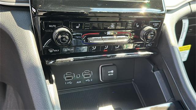 new 2025 Jeep Grand Cherokee car, priced at $43,223