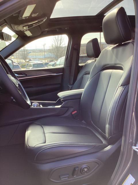 new 2025 Jeep Grand Cherokee car, priced at $49,107