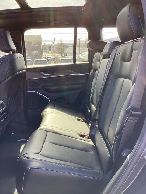 new 2025 Jeep Grand Cherokee car, priced at $49,107