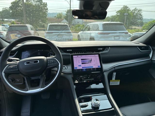 new 2025 Jeep Grand Cherokee car, priced at $46,756