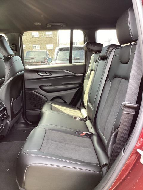 new 2025 Jeep Grand Cherokee car, priced at $37,915