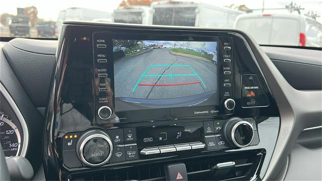 used 2022 Toyota Highlander car, priced at $36,932