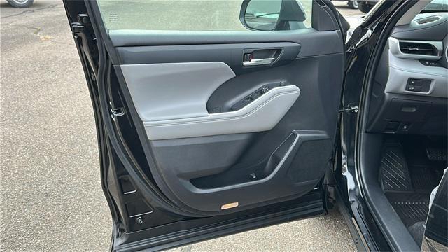 used 2022 Toyota Highlander car, priced at $36,932