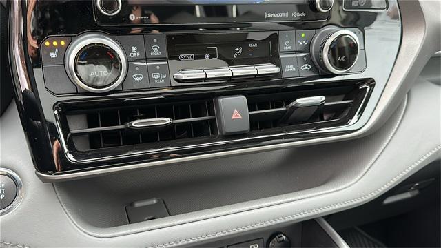 used 2022 Toyota Highlander car, priced at $36,932