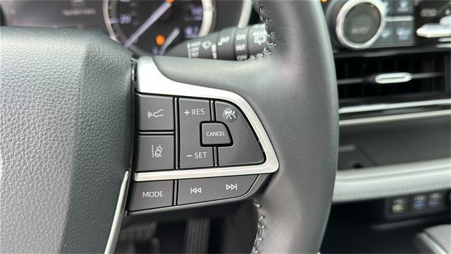 used 2022 Toyota Highlander car, priced at $36,932