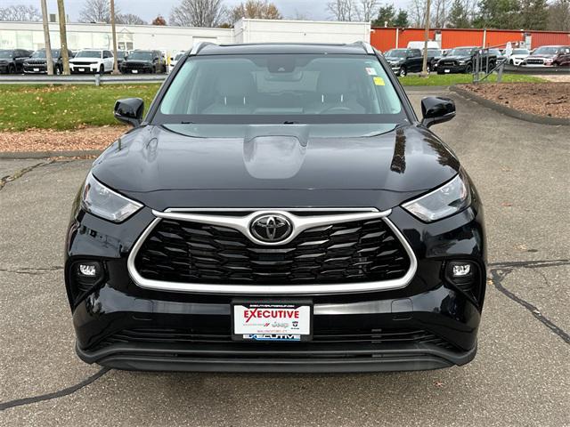 used 2022 Toyota Highlander car, priced at $36,932