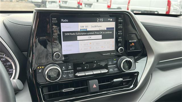 used 2022 Toyota Highlander car, priced at $36,932