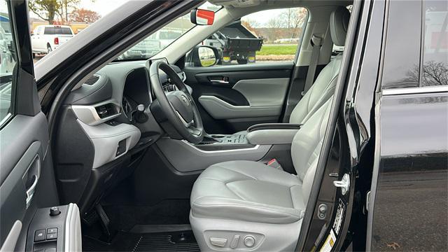 used 2022 Toyota Highlander car, priced at $36,932