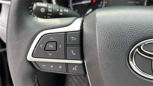 used 2022 Toyota Highlander car, priced at $36,932