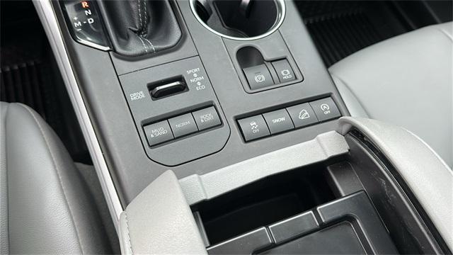 used 2022 Toyota Highlander car, priced at $36,932