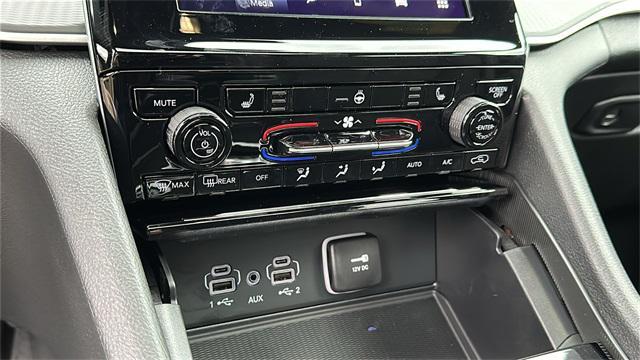 new 2025 Jeep Grand Cherokee car, priced at $41,325