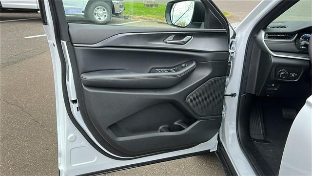 new 2025 Jeep Grand Cherokee car, priced at $41,325