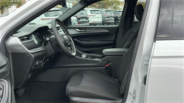 new 2025 Jeep Grand Cherokee car, priced at $41,325