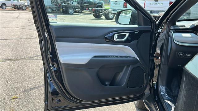 new 2025 Jeep Compass car, priced at $30,778