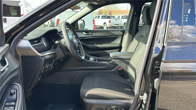 new 2025 Jeep Grand Cherokee car, priced at $41,920