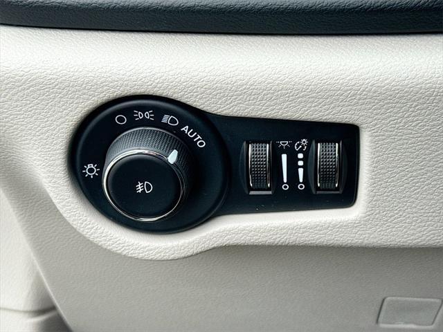 used 2023 Chrysler Pacifica car, priced at $24,979