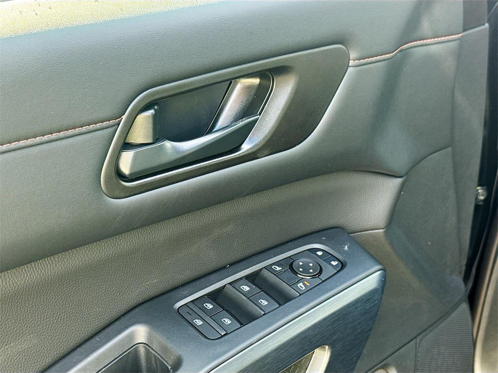 new 2025 Nissan Pathfinder car, priced at $38,587