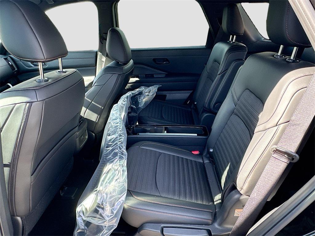 new 2025 Nissan Pathfinder car, priced at $38,587