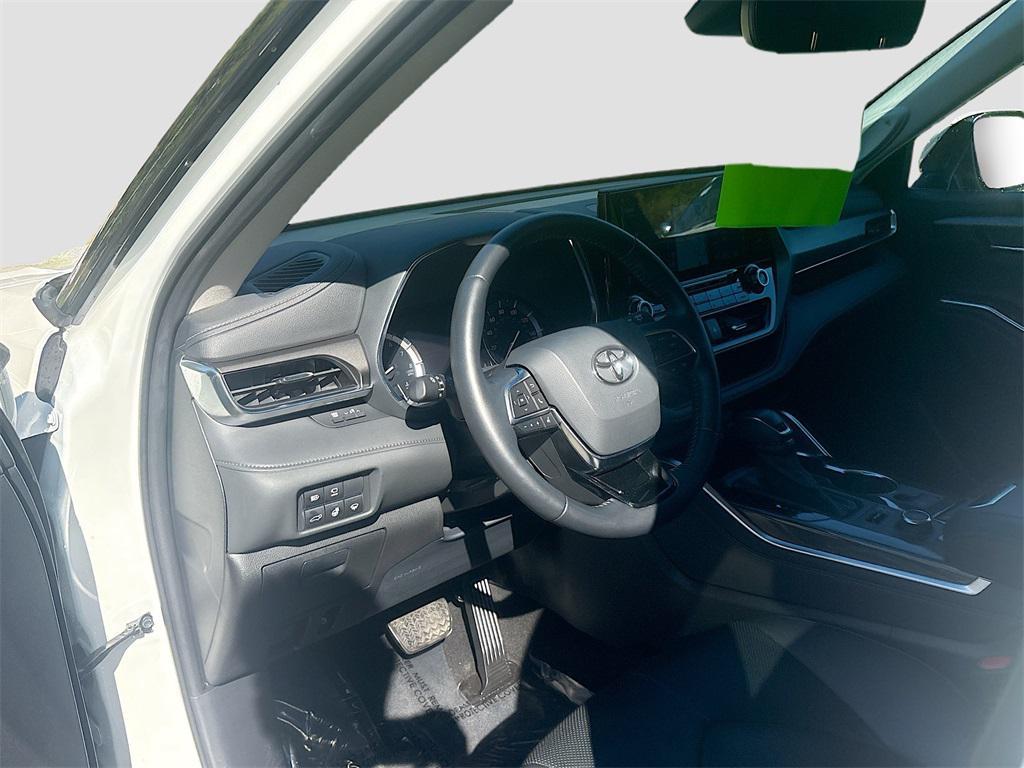 used 2020 Toyota Highlander car, priced at $34,627