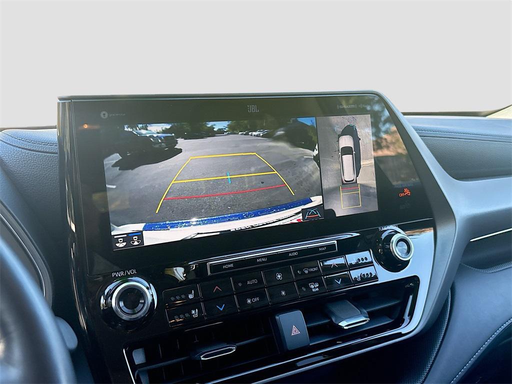 used 2020 Toyota Highlander car, priced at $34,627