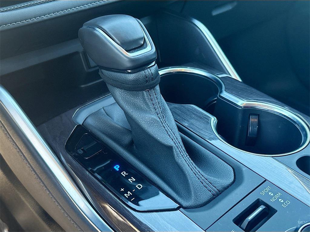used 2020 Toyota Highlander car, priced at $34,627
