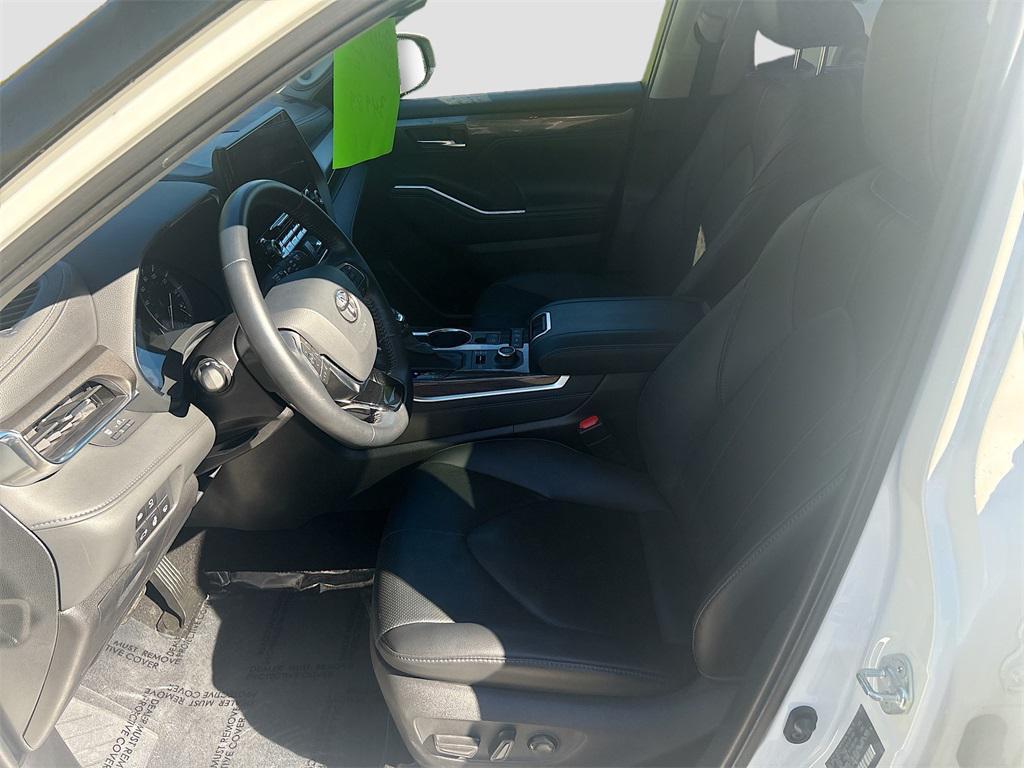 used 2020 Toyota Highlander car, priced at $34,627