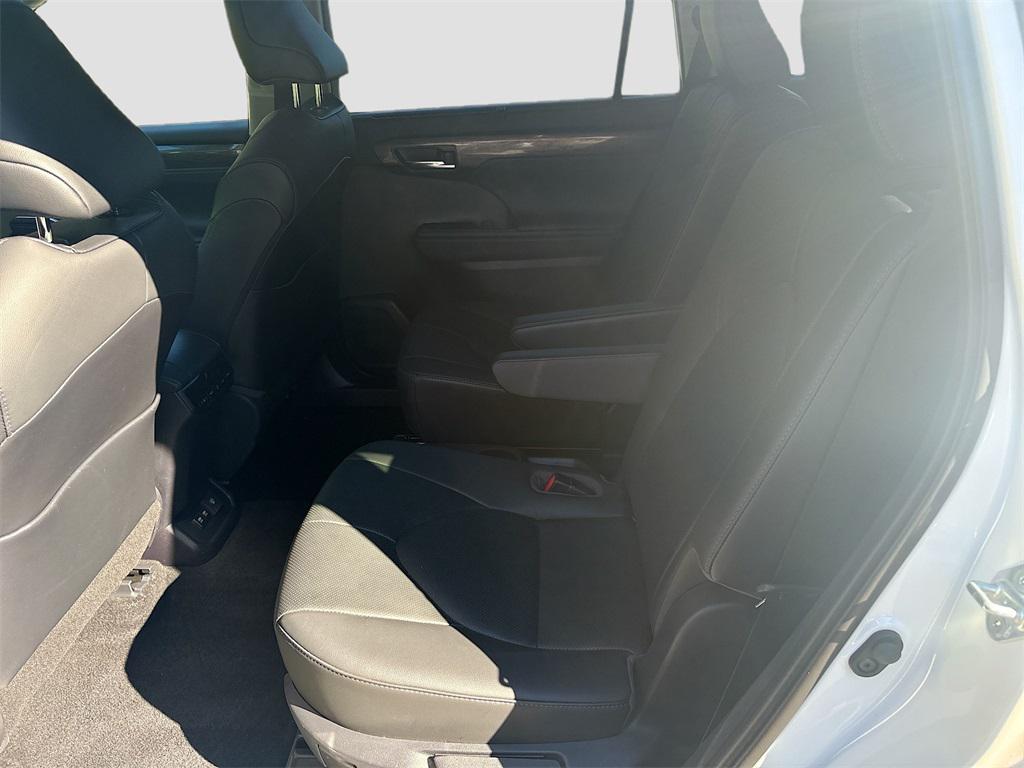 used 2020 Toyota Highlander car, priced at $34,627