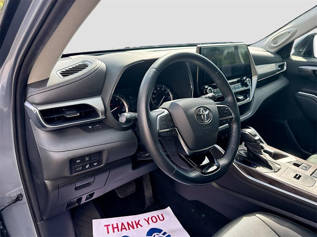 used 2021 Toyota Highlander car, priced at $30,990