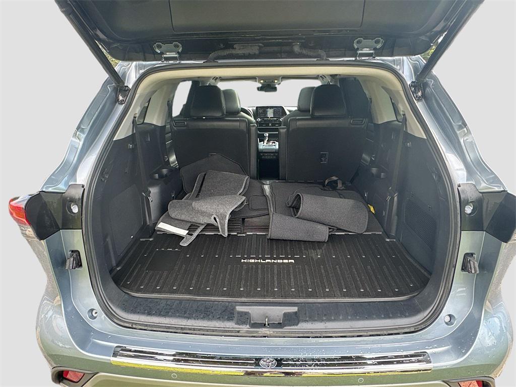 used 2021 Toyota Highlander car, priced at $30,990