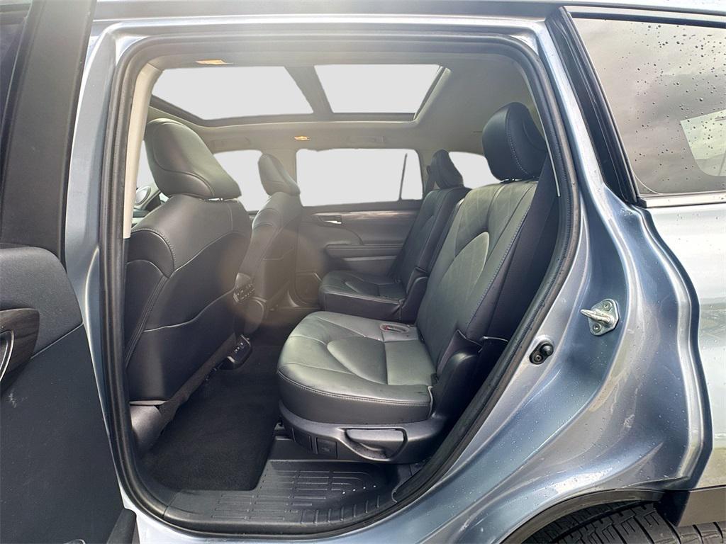 used 2021 Toyota Highlander car, priced at $30,990