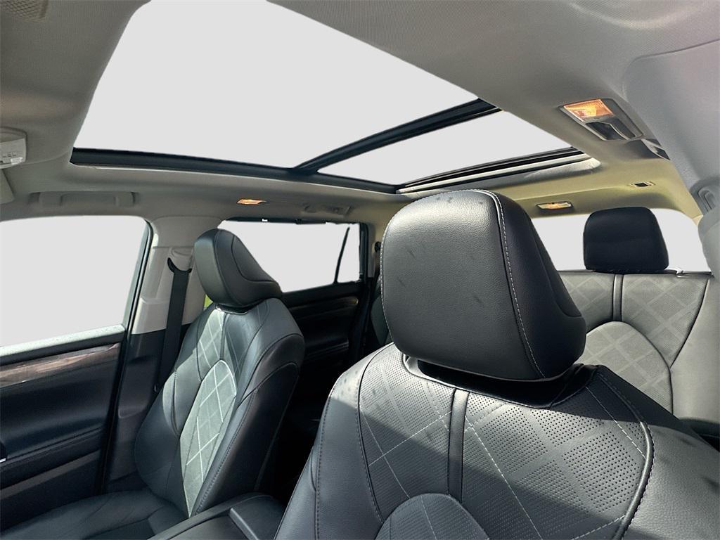 used 2021 Toyota Highlander car, priced at $30,990