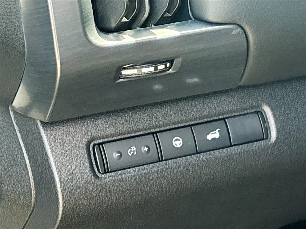 new 2025 Nissan Pathfinder car, priced at $44,152