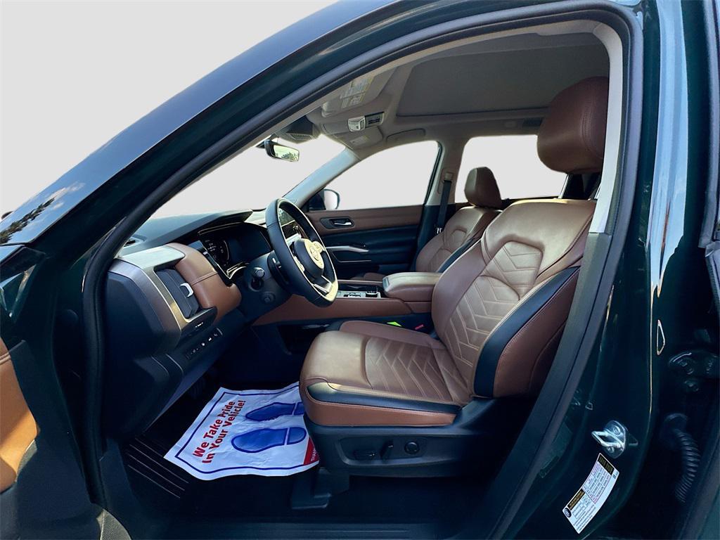 used 2024 Nissan Pathfinder car, priced at $39,997