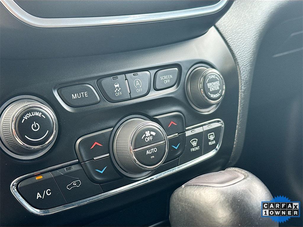 used 2023 Jeep Cherokee car, priced at $20,990