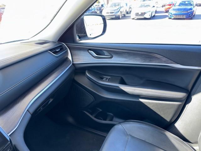 used 2023 Jeep Grand Cherokee car, priced at $28,999